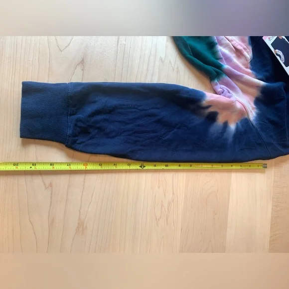 Wildfox hooded tie dye sweatshirt, size Small NWT - Picture 7 of 8